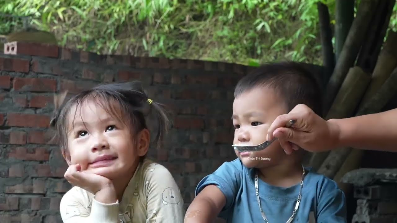 30 DAYS: Single mom and Children Catching fish on Rainy days to Sell at the market