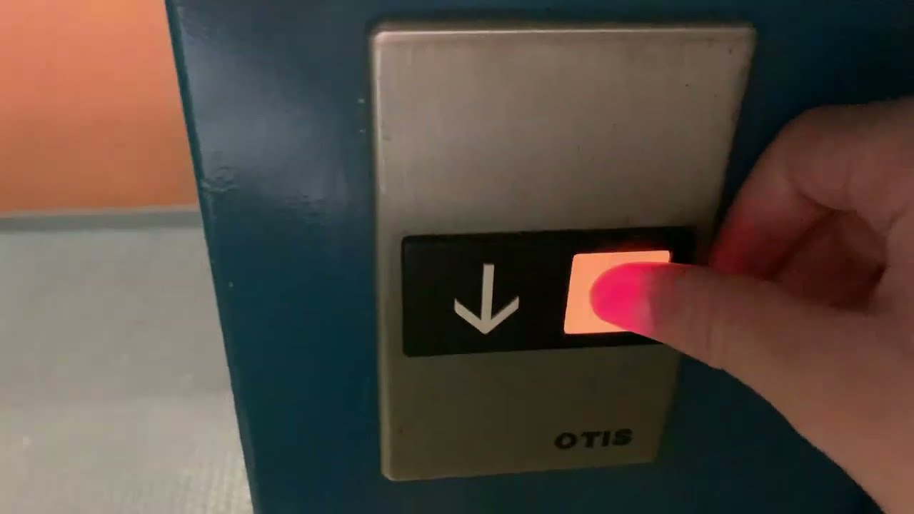 1993 Otis Europa 2000 elevator @Lyon, France