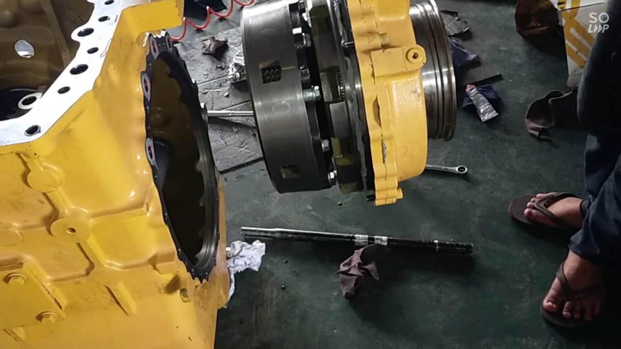 Install steering transmission bulldozer