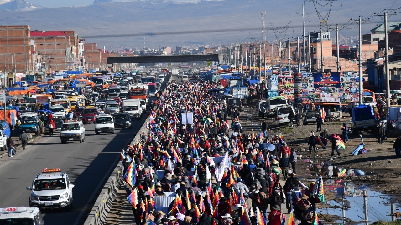 La Gran Marcha Pacifica por la Vida llega a cruce Senkata el Alto
