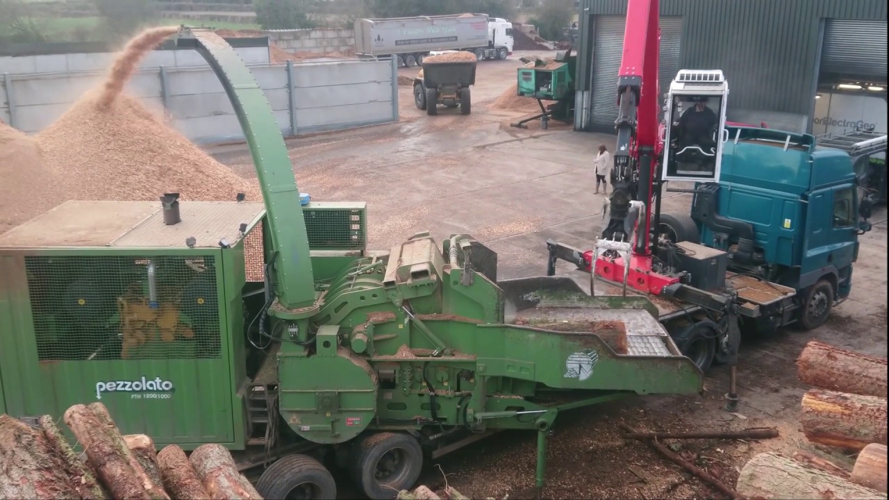 PTH 1200/1000 M Pezzolato drum wood chipper driven by CATERPILLAR C27 motor, 1150 Hp power
