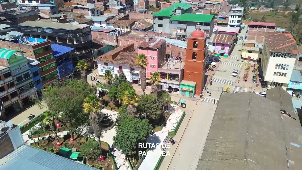Vista aerea de la Plaza de la ciudad de Panao