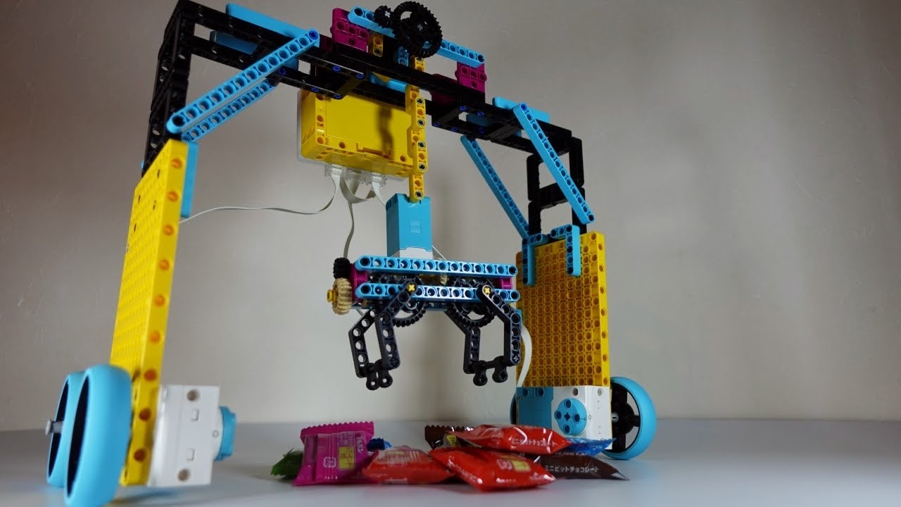 LEGO A claw crane. #spikeprime