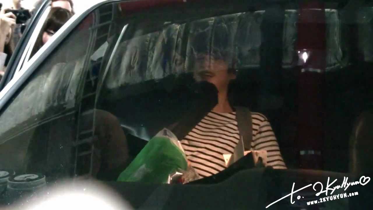 [Fancam HD] 120515 - Kyuhyun After Catch Me If You Can Musical :) ㅋㅋ By.2KYUHYUN