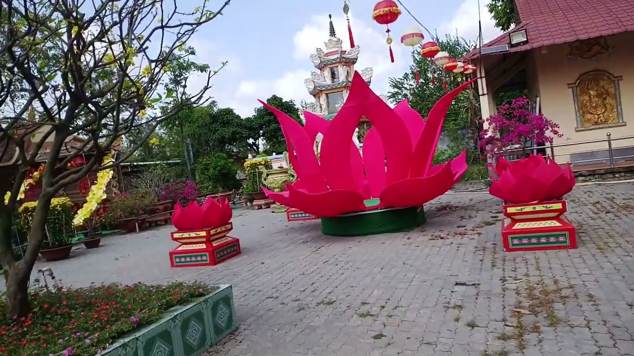 THÁNG GIÊNG LÀ THÁNG ĐI CHÙA. 