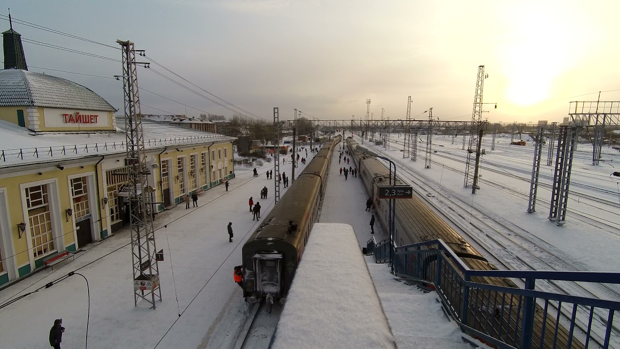 Вокзал Тайшет морозным вечером.