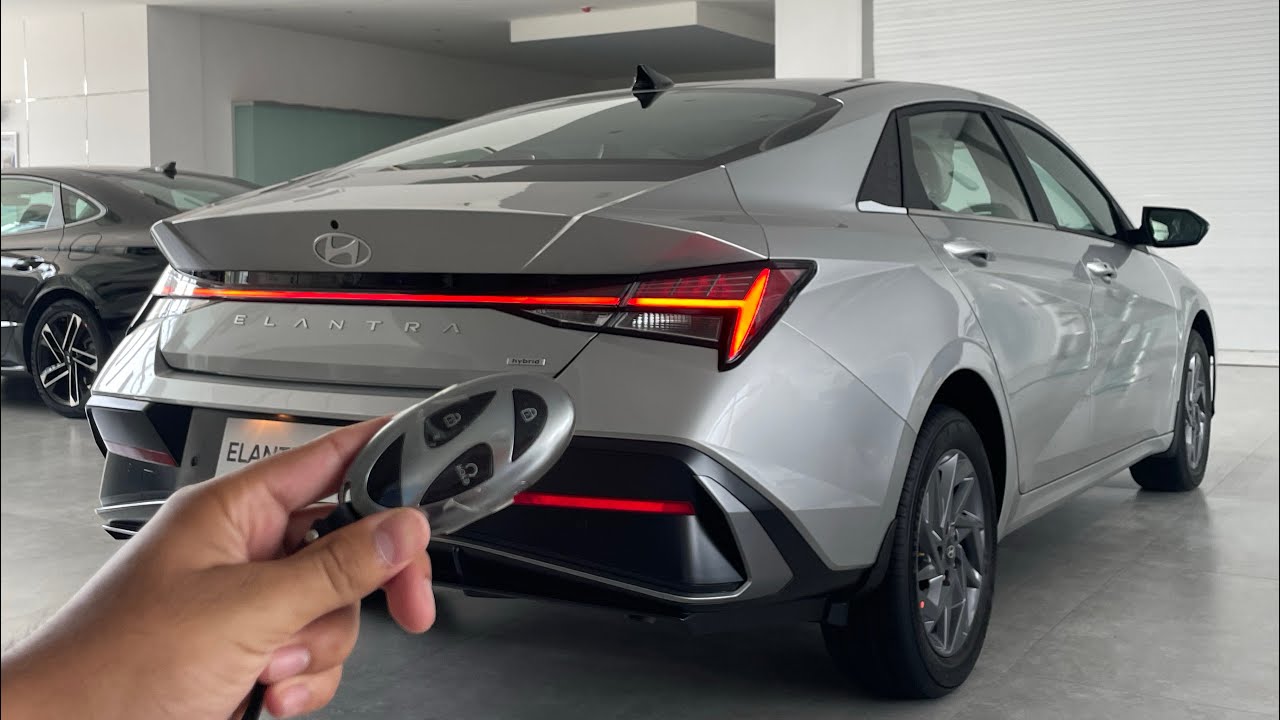 Hyundai Elantra Hybrid 2025 Walkaround - Price In Pakistan 🇵🇰 - Specs & Features