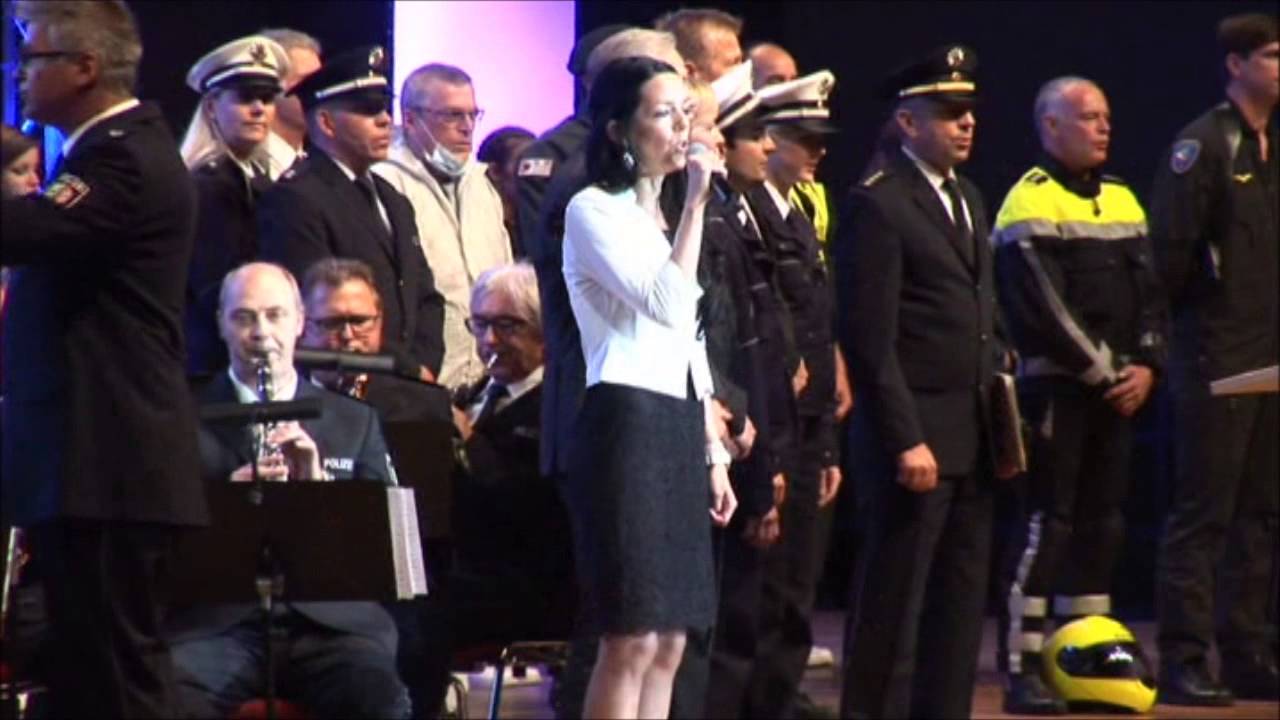 Die Deutsche Nationalhymne gesungen von Tamara Kühne