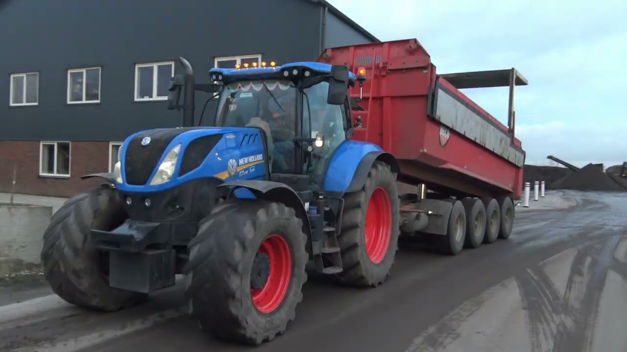 tractoren on the road 12