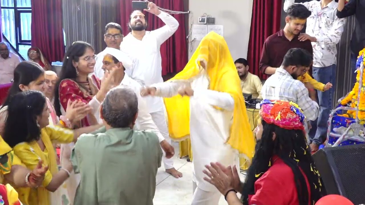 आज तो बधाई बाजे नन्द भवन मे ।        #भजन #katha #krishnabhajan