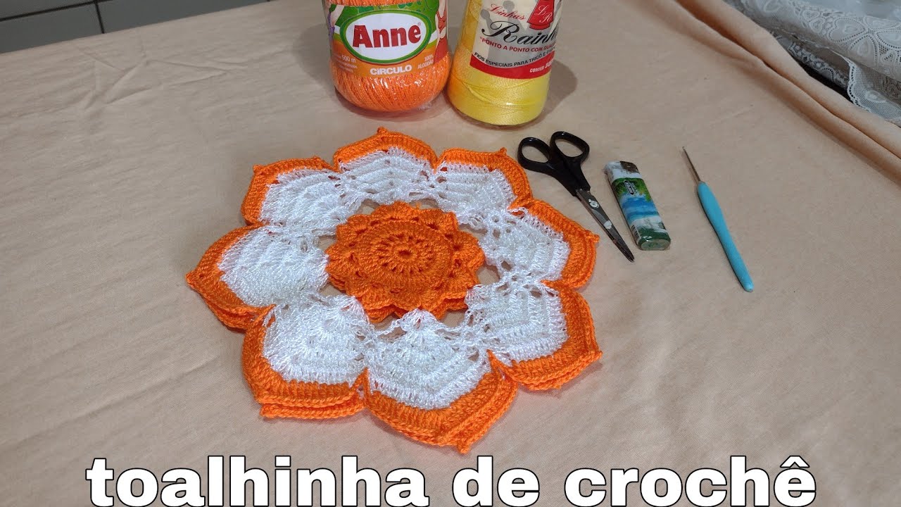 toalhinha de crochê delícada .