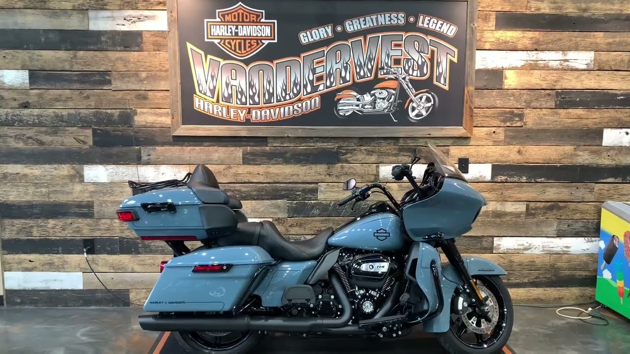 CUSTOM PINSTRIPED! 2024 Harley-Davidson Road Glide Limited in Sharkskin with Black Trim-FLTRK
