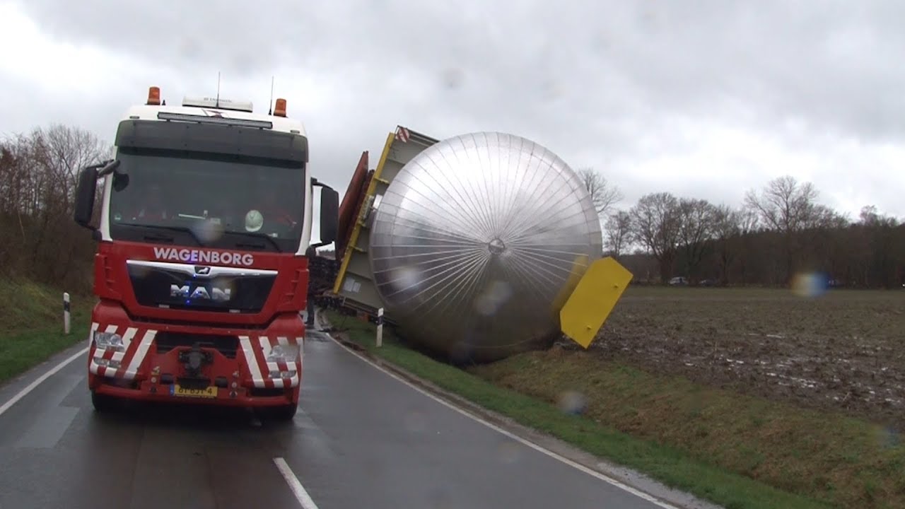Schwertransporter in Sögel umgekippt - Video zeigt den Unfall