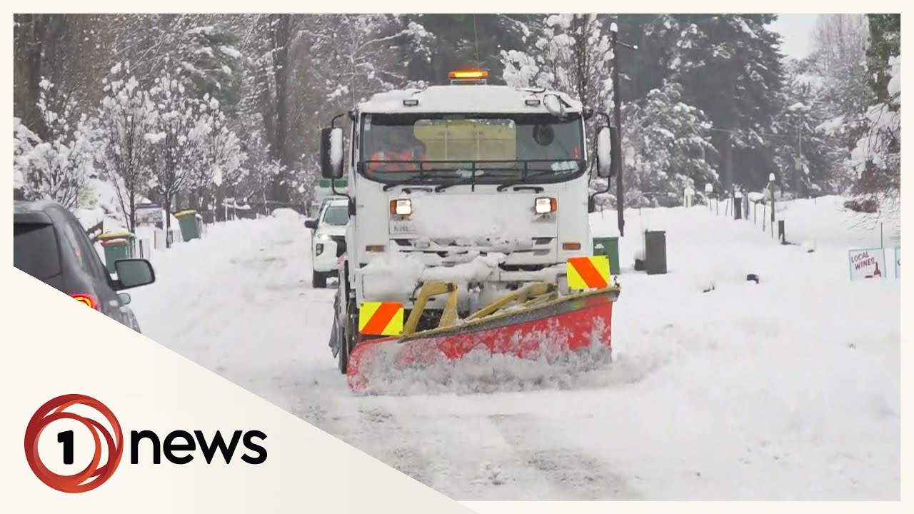 Snow, thunderstorms continue to lash New Zealand