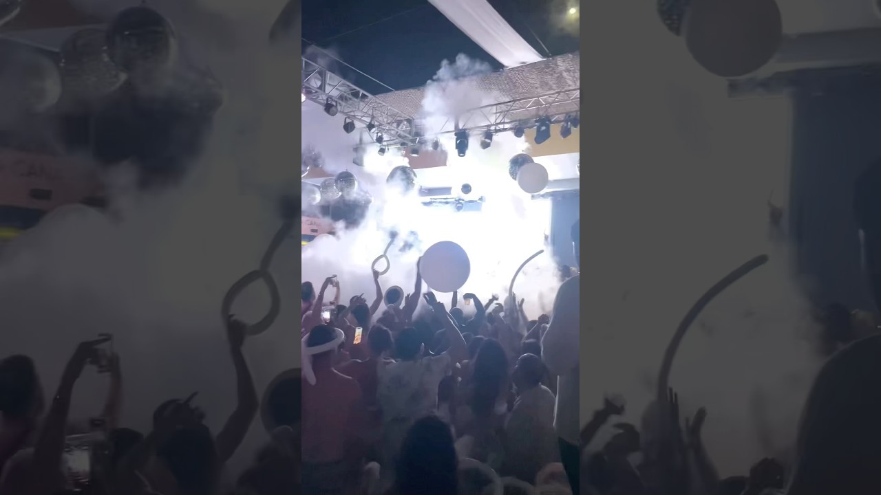 This white pool party went on for a few hours at Riu Santa Fe in Cabo #hotelriu #riuparty #cabo