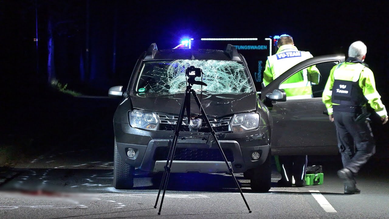 [TÖDLICHER CRASH ZWISCHEN PKW UND FUSSGÄNGER | SOLINGEN] - 23-Jähriger verstirbt an Unfallstelle -