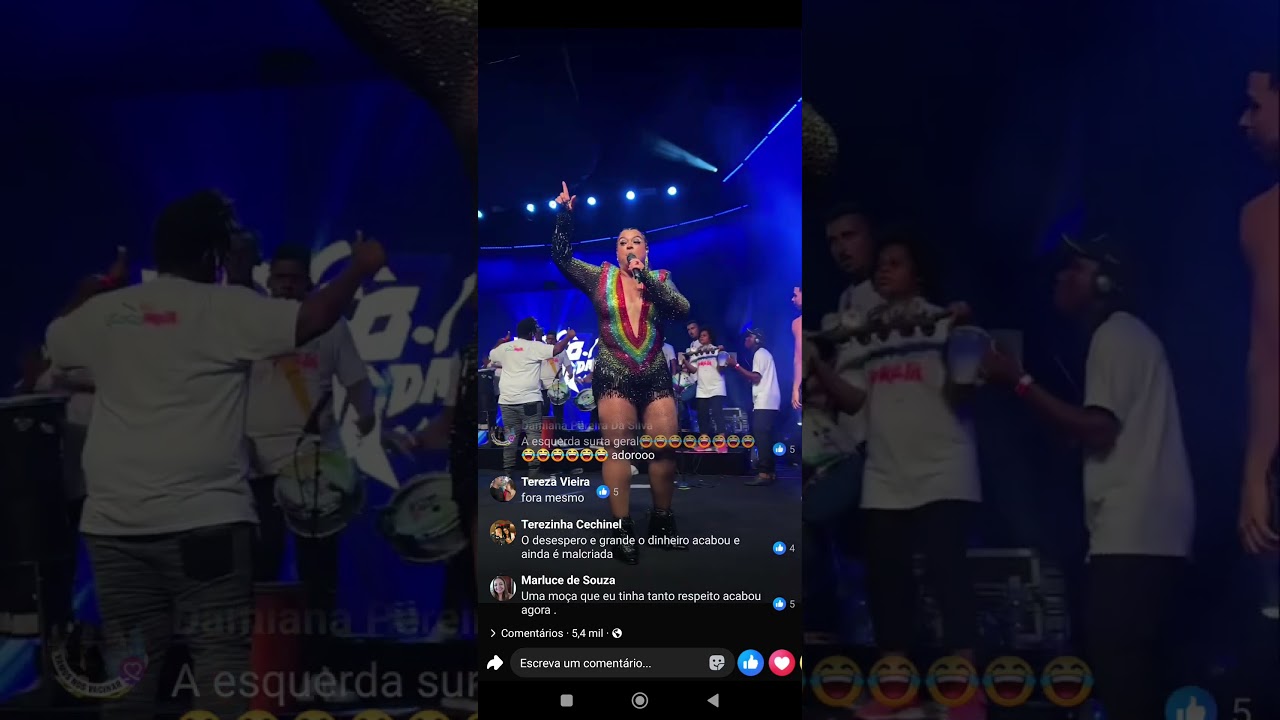 PRETA GIL INSULTA BOLSONARO