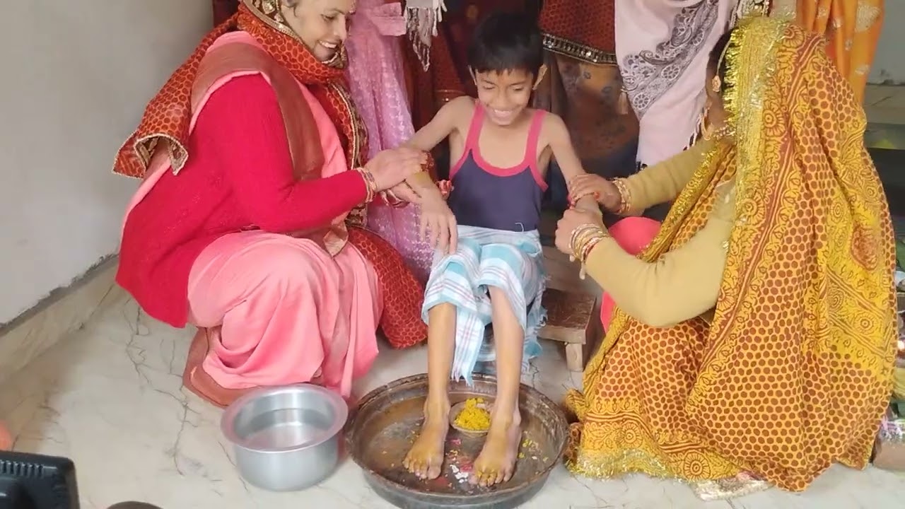 आज मैं अपने गांव में भतीजे के जनेऊ संस्कार में 