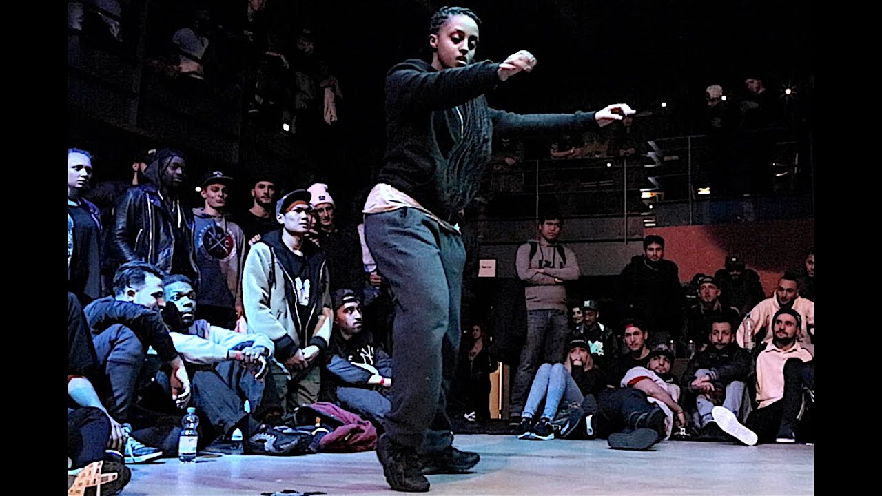 Aldo Ardo vs Lucy Dejavu Hip Hop Dance Battle | Samurai Battle | Snooty Tube