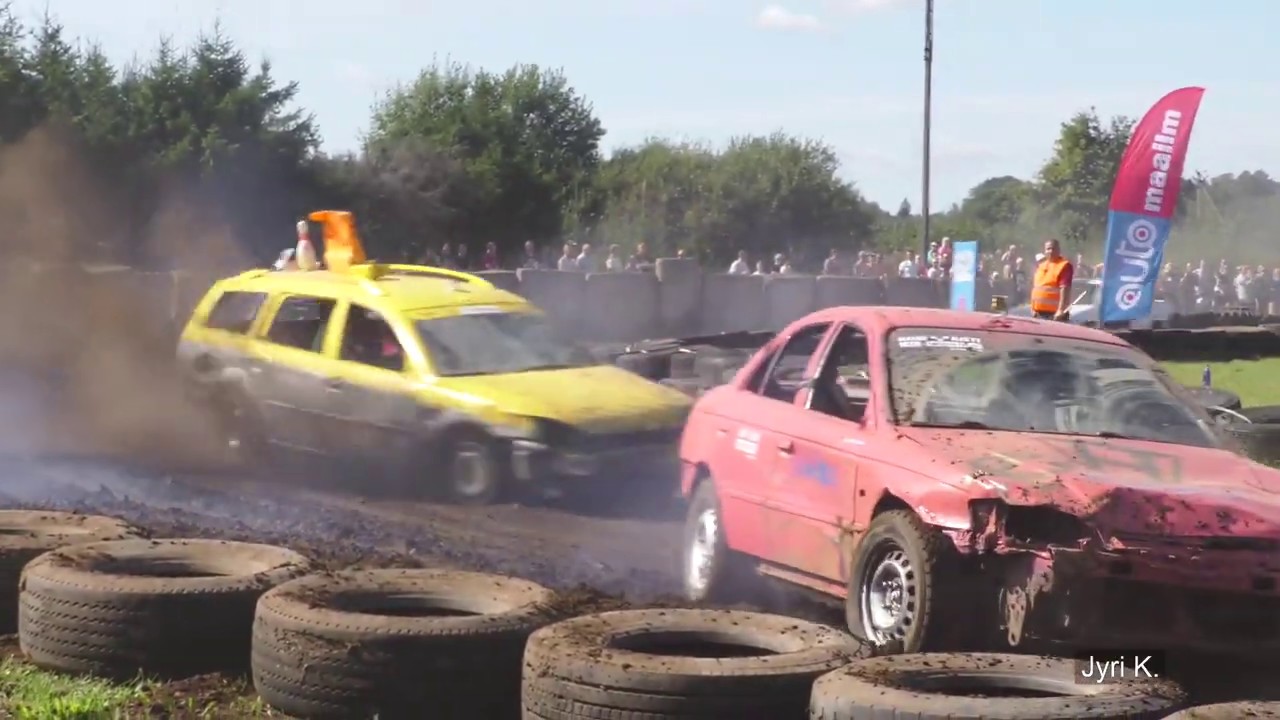 Vändra Romuralli. Cars demolition derby in Estonia..