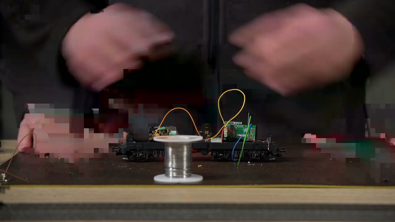 Der Einbau von Nachrüstdecoder mLD3 60972 mit dem Hochleistungsmotor-Nachrüst-Set 60941