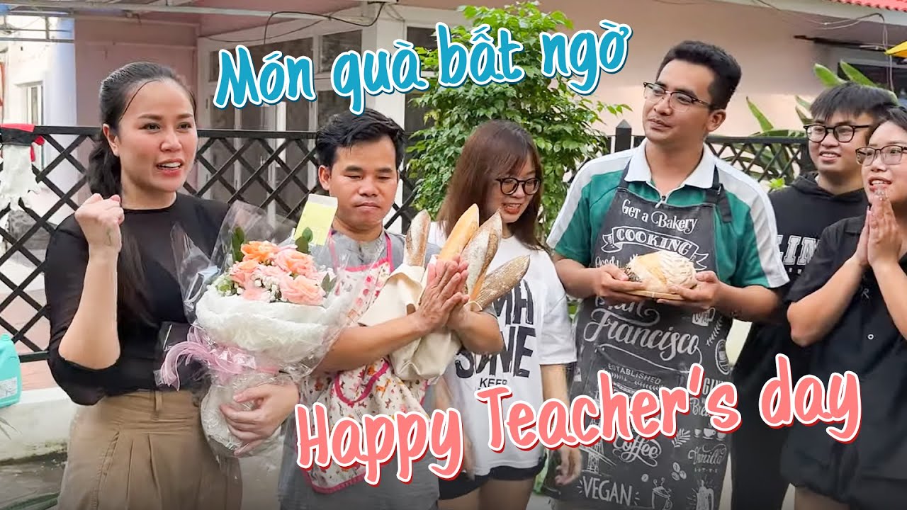 Được hôm rãnh làm bánh xèo đãi học viên, được học viên dành tặng món quà bất ngờ nhân ngày đặc biệt
