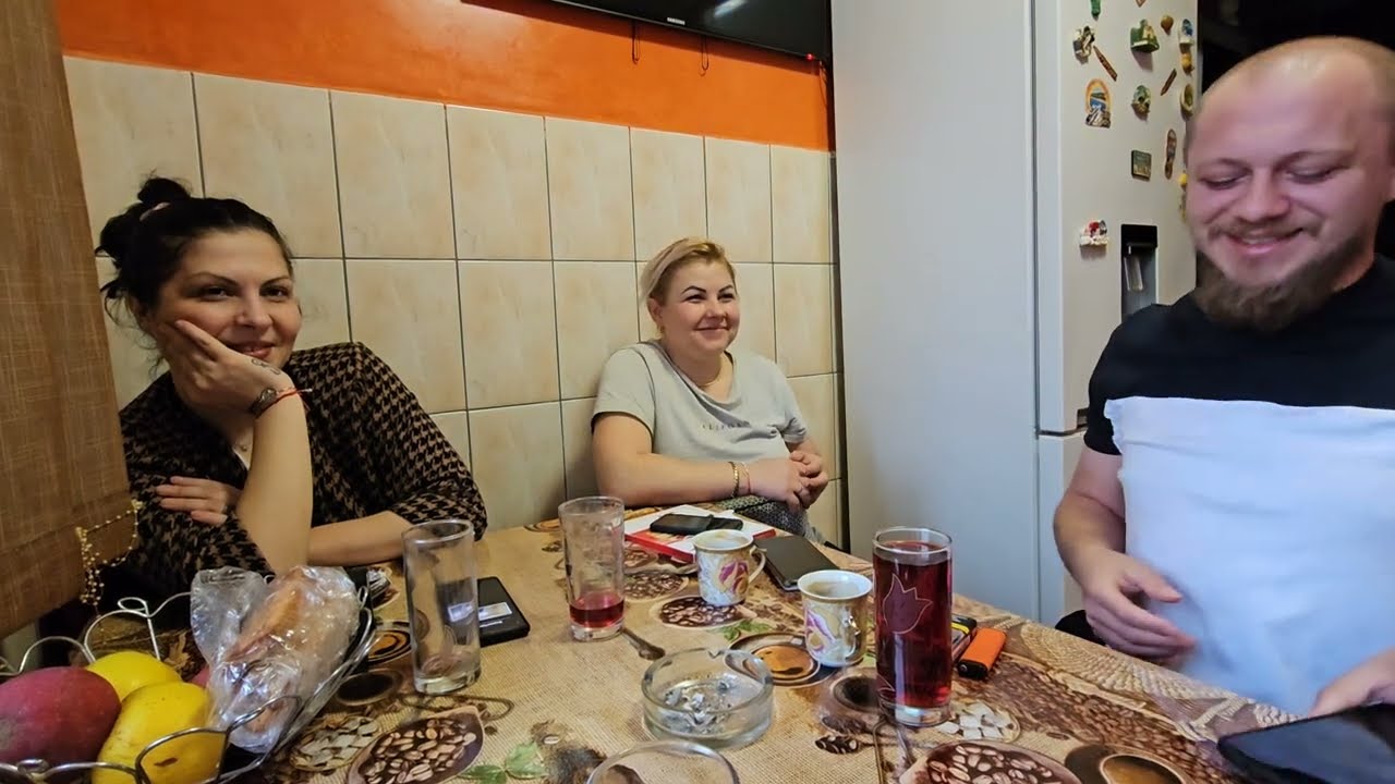 URSU CU GIORGIANA SI BOBITA AU VENIT PE LA NOI LA O CAFEA @ursusiursuletii@VICTORIA_ABG