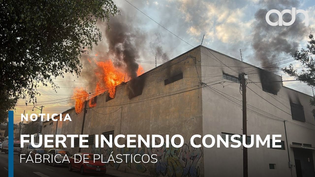 Fuerte incendio consume fábrica de plásticos en San Pedro de Los Pinos en la alcaldía Álvaro Obregón