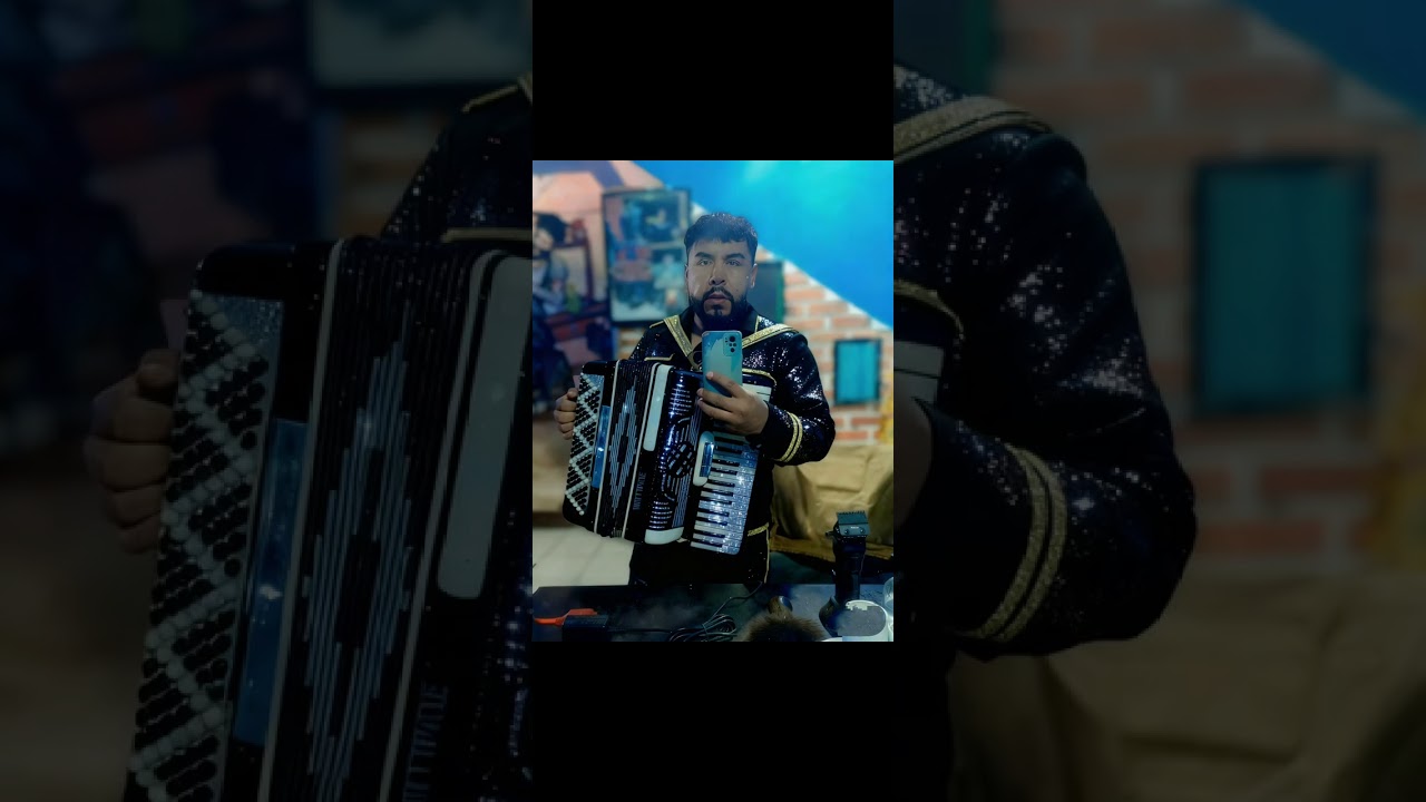 La morrita banda tres Llanos de Michoacán y su compa Pablo 