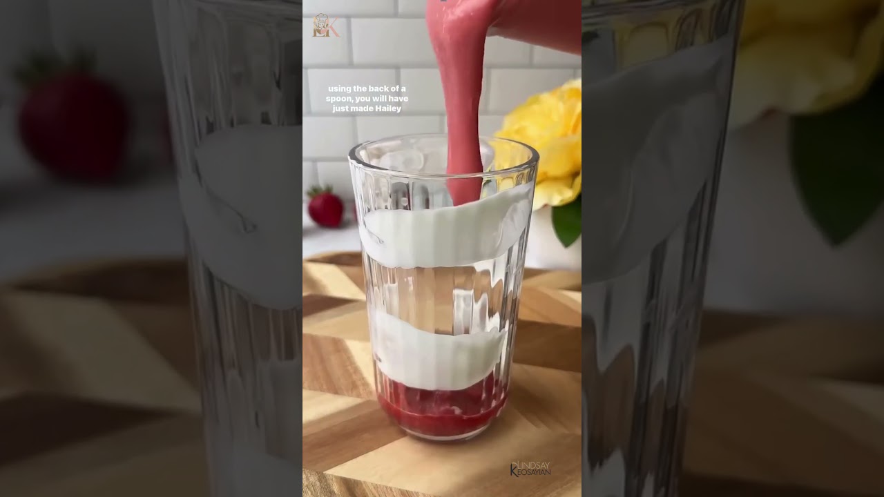 HAILEY BIEBER&rsquo;S STRAWBERRY GLAZE SKIN SMOOTHIE 🍓💫
