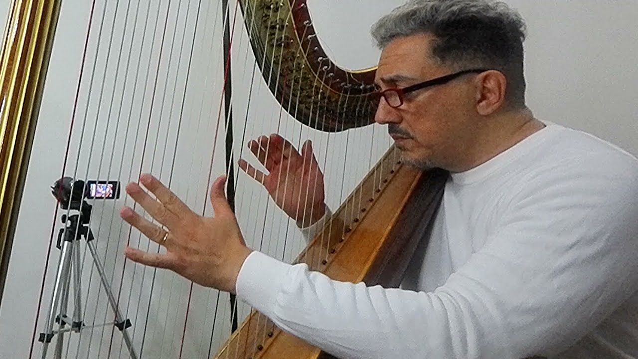 Les Folies D'Espagne (F. Petrini) 12 variations for harp. (Edited by E. Degli Esposti).