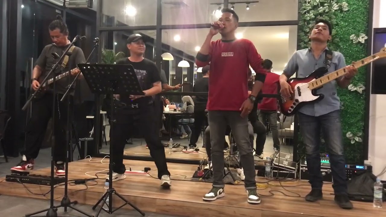 ClOVER LAGU DI UJUNG JALAN - SAMSONS BAND
