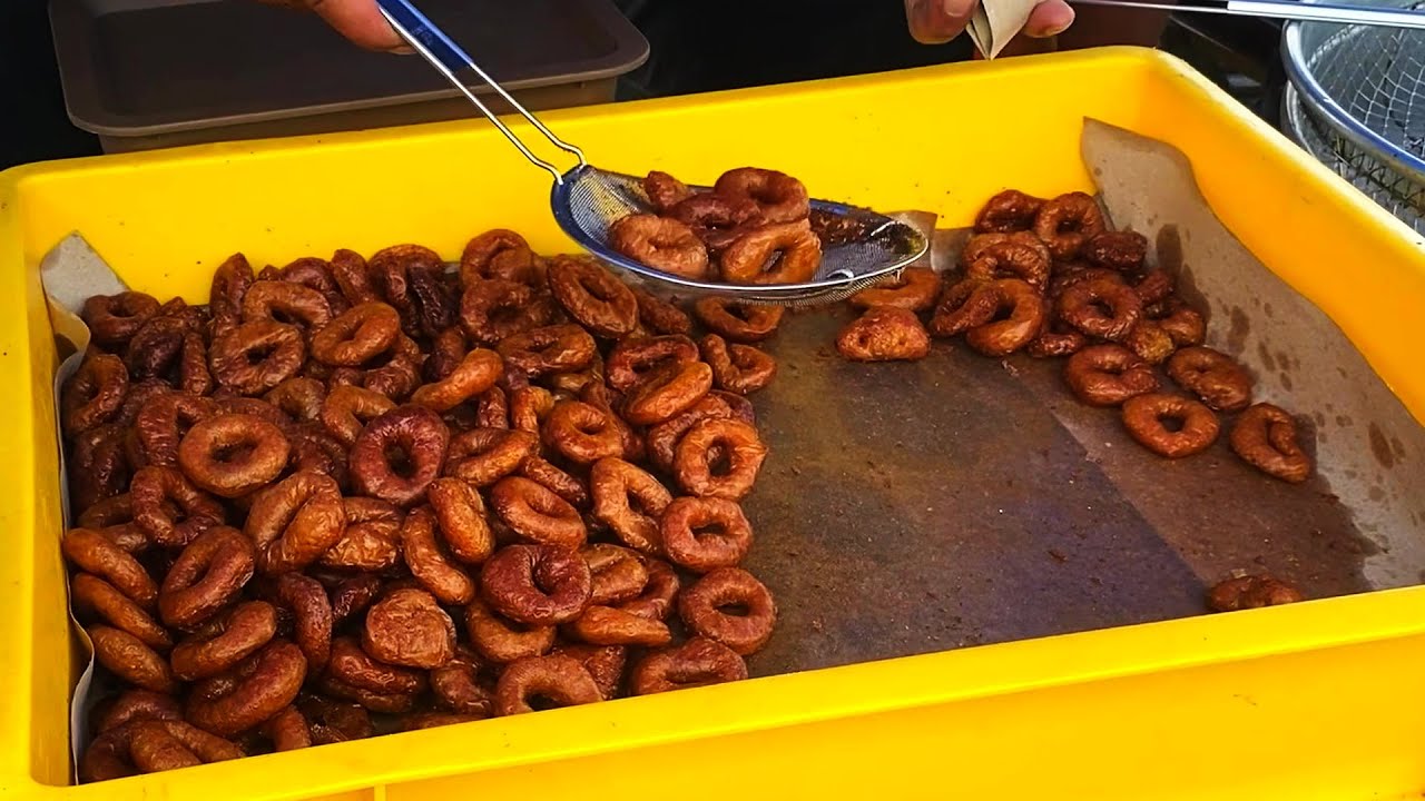 TRENDING RM2 Crispy Brown Sugar Donut?! | Malaysia Street Food | Johor Bahru