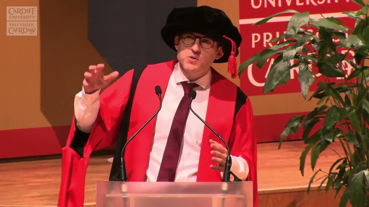 Elis James (BScEcon 2002, MA 2005, Hon 2023) | Graddio 2023 | Graduation 2023