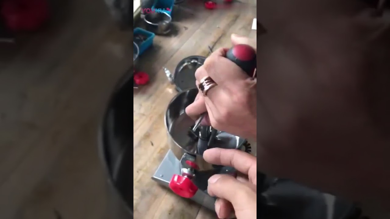 Blade changing for grinder