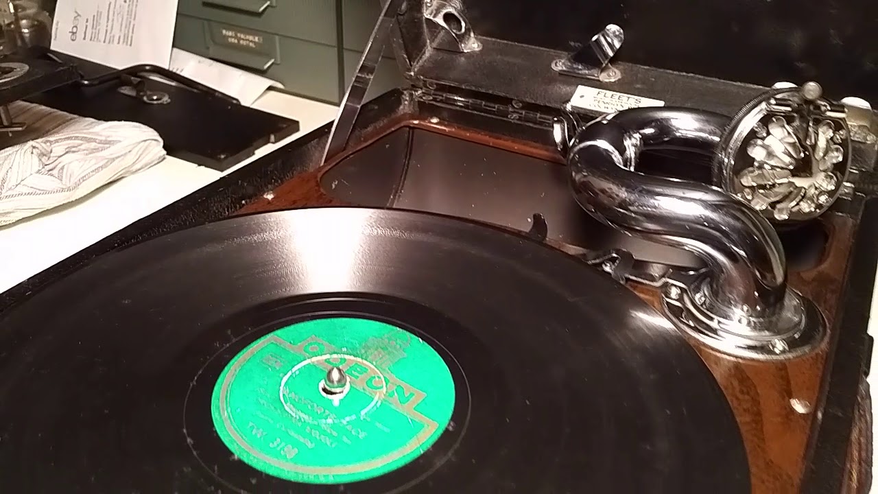 Autobrake chatter N°1: HMV 102 portable gramophone 