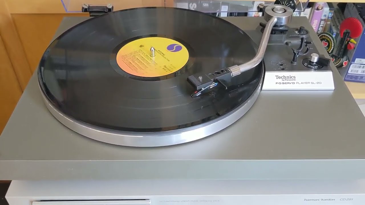 Demo of Technics SL-20 Manual, belt drive turntable.