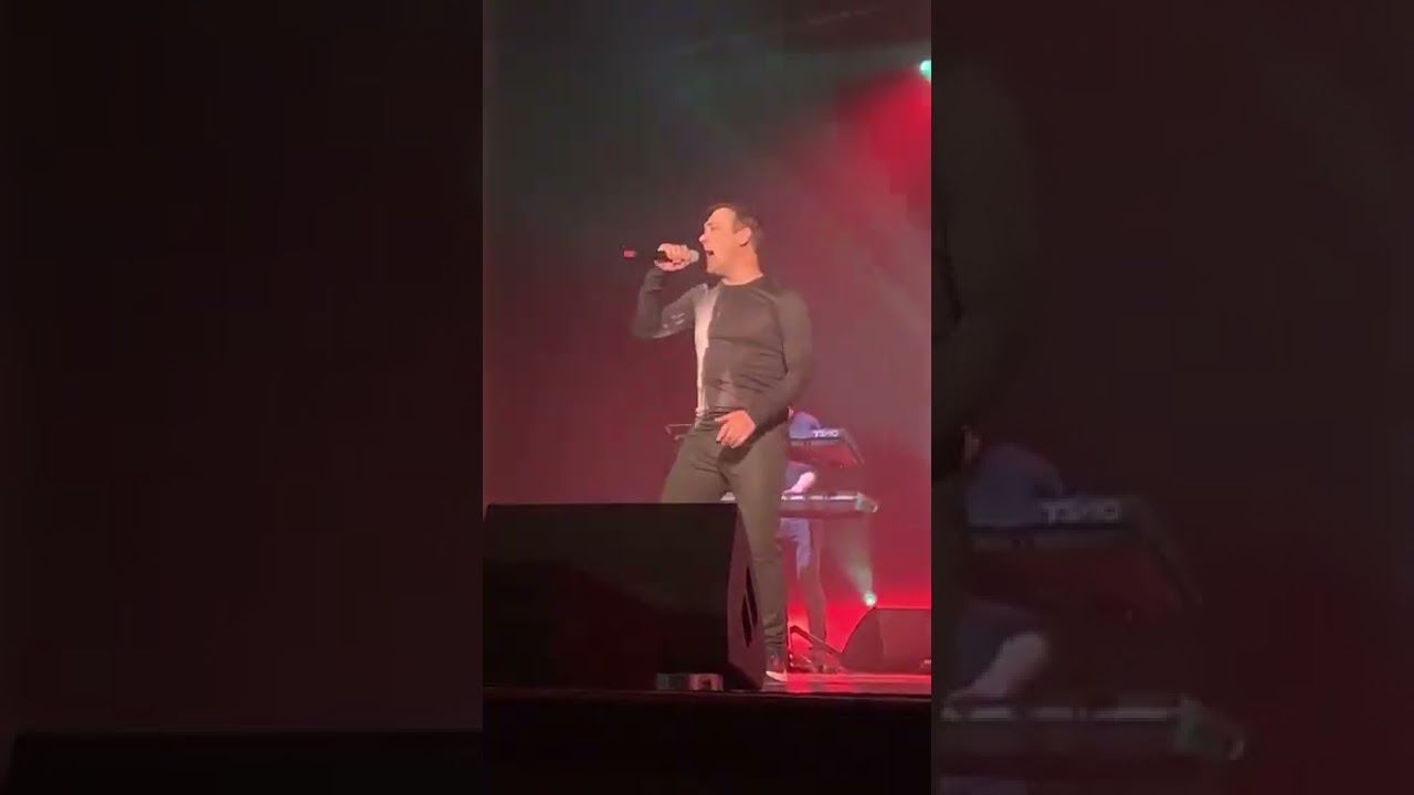 Общение с залом,а так же песня 