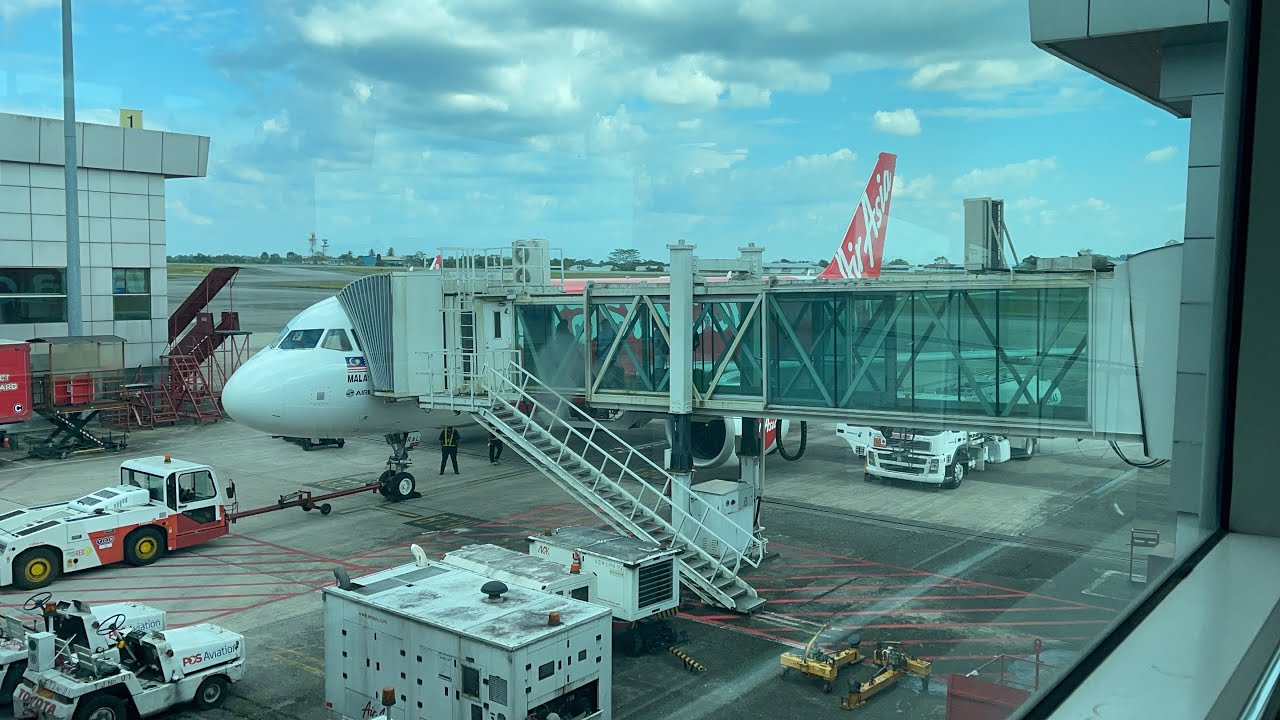 AirAsia A320-251N Landing At SBW/WBGS