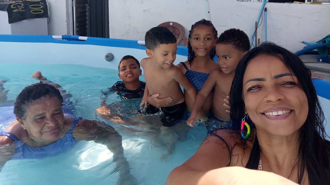 Passando carnaval no Janga , fizemos aniversário de Thales lá , brincamos na piscina 