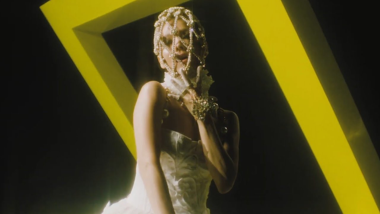 SUNYE - JUST A DANCER (Official Video)