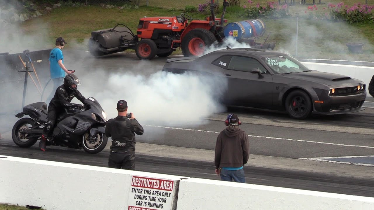 Hayabusa vs Dodge Demon - cars vs motorbikes racing