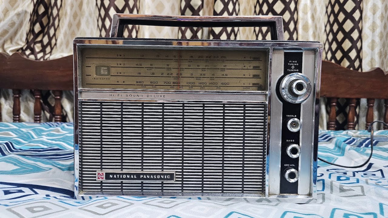 National Panasonic R-100 Radio 4-Band 9-Transistor Shortwave SW MW Vintage Radio