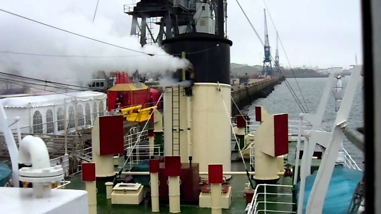 S.S.Shieldhall Blowing her fog horns for the last time MAYBE