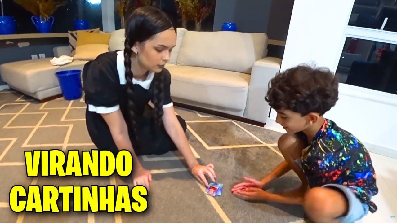 Ensinei a babá a jogar cartinha e cantei minha música pra ela!