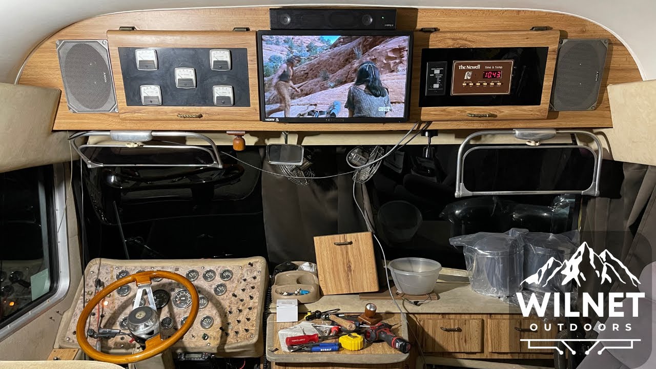 Re-Newell  - E24 - Leaks, Rivets & Not-TVs - 1983 Newell RV Restoration
