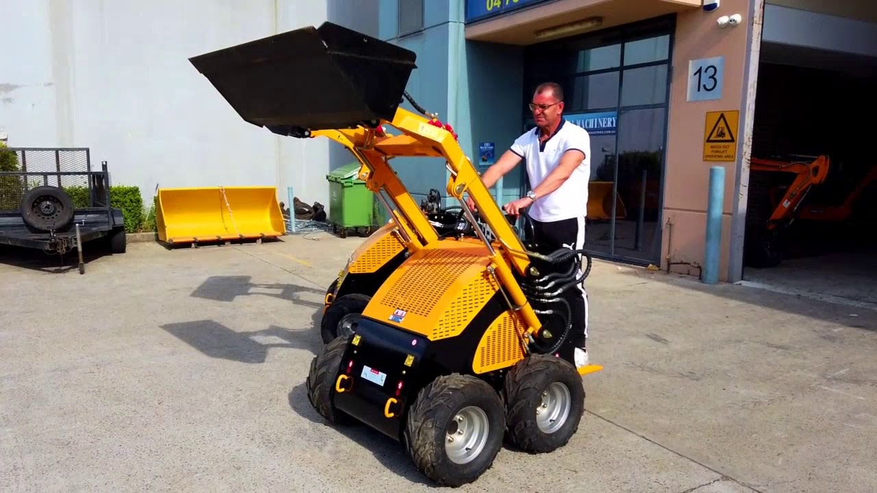 UHI U30 MINI LOADER, 23HP, 400KG LOADING CAPACITY