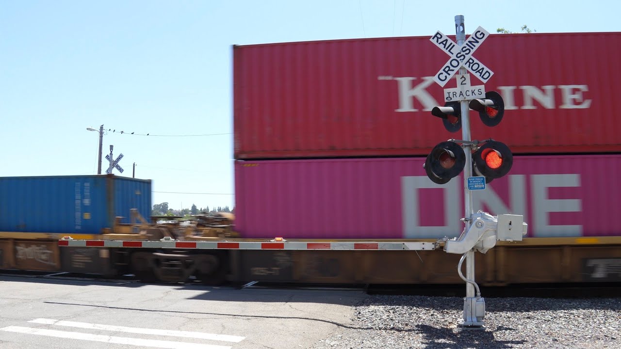 UP 7867 Intermodal - Manifest Train West | Tennent Ave. Railroad Crossing, Pinole CA