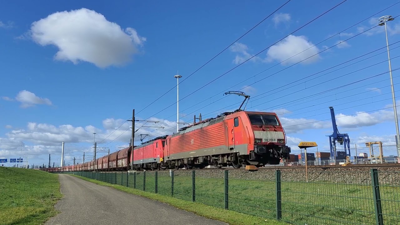 Goederentreinen op het havenspoor in Rotterdam 26-02-2023.