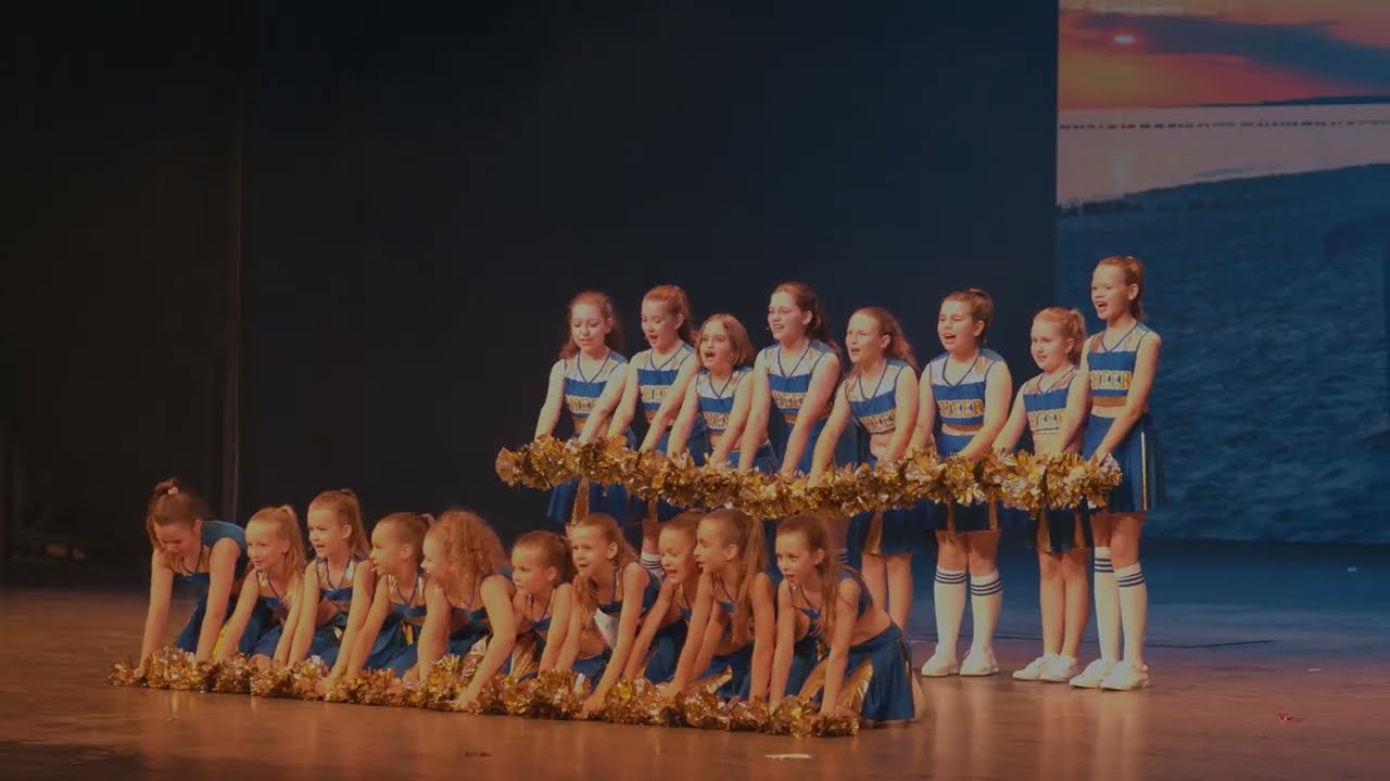 Bella Heart - Hey Mickey COVER by Akademia Młodych Talentów